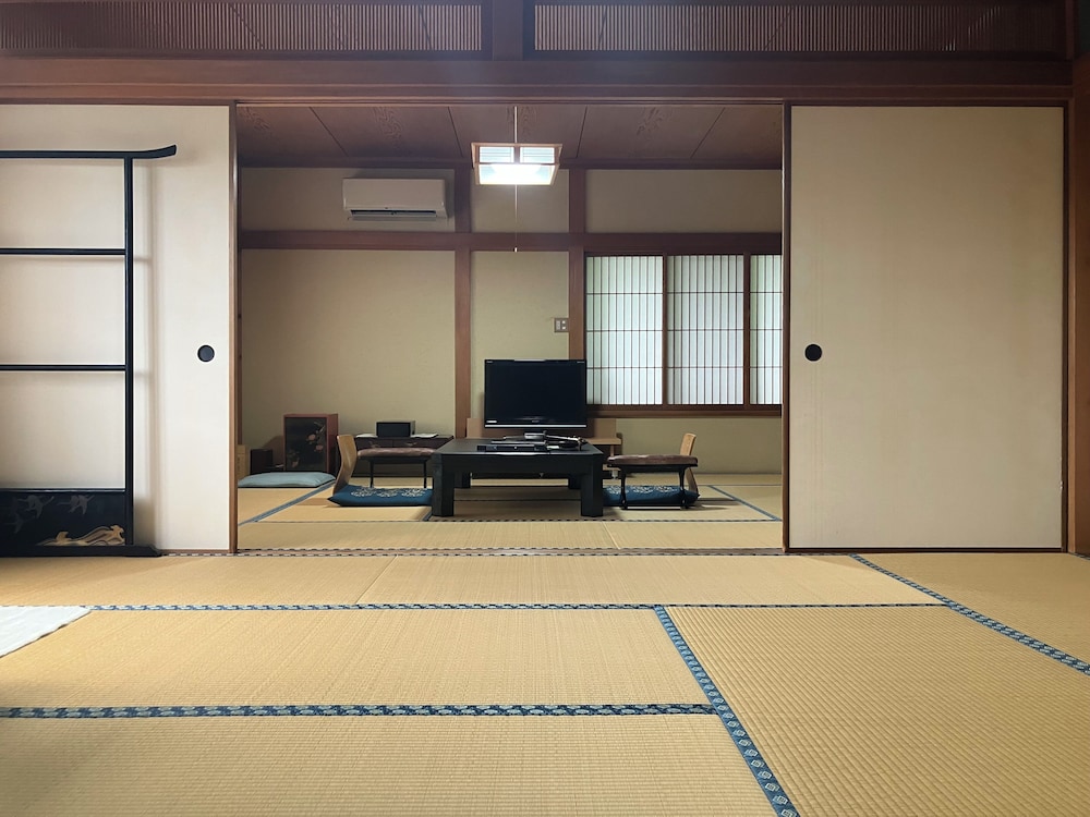 [離れ2階] 夕陽～源泉かけ流し風呂 - 本間10畳 + 次の間10畳 客室1 | 淘心庵 米屋