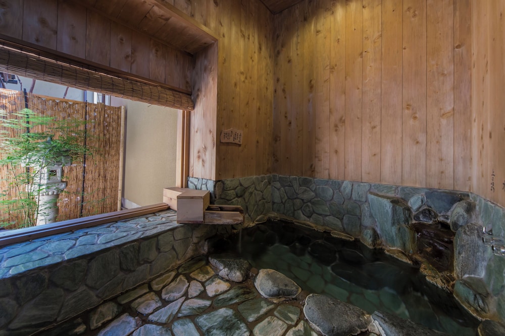 [離れ] 春草～源泉かけ流し岩風呂 - 本間10畳 + 次の間6畳 バスルーム0 | 淘心庵 米屋