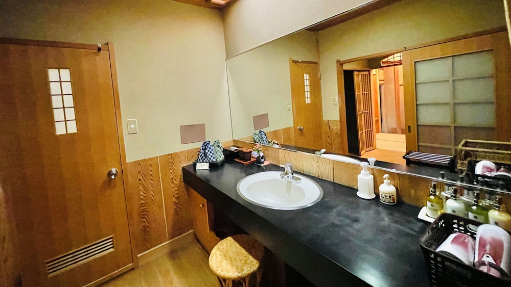 [離れ] 春草～源泉かけ流し岩風呂 - 本間10畳 + 次の間6畳 客室1 | 淘心庵 米屋