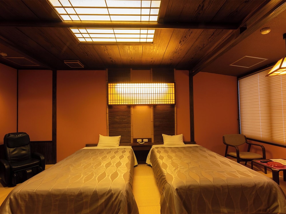 和室モダン 専用トイレ & マッサージチェア付 客室1 | 彩花亭時代屋