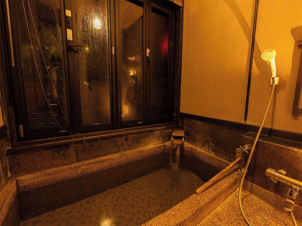 和室 半露天風呂トイレ付紺碧彩 バスルーム0 | 彩花亭時代屋