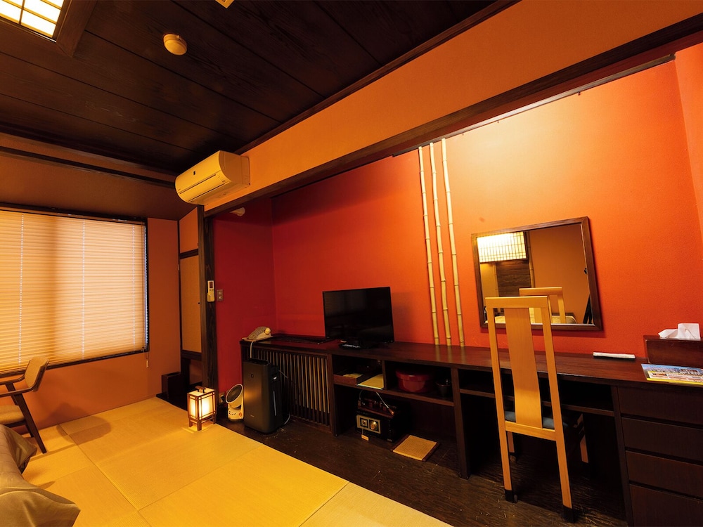 和室モダン 専用トイレ & マッサージチェア付 客室2 | 彩花亭時代屋