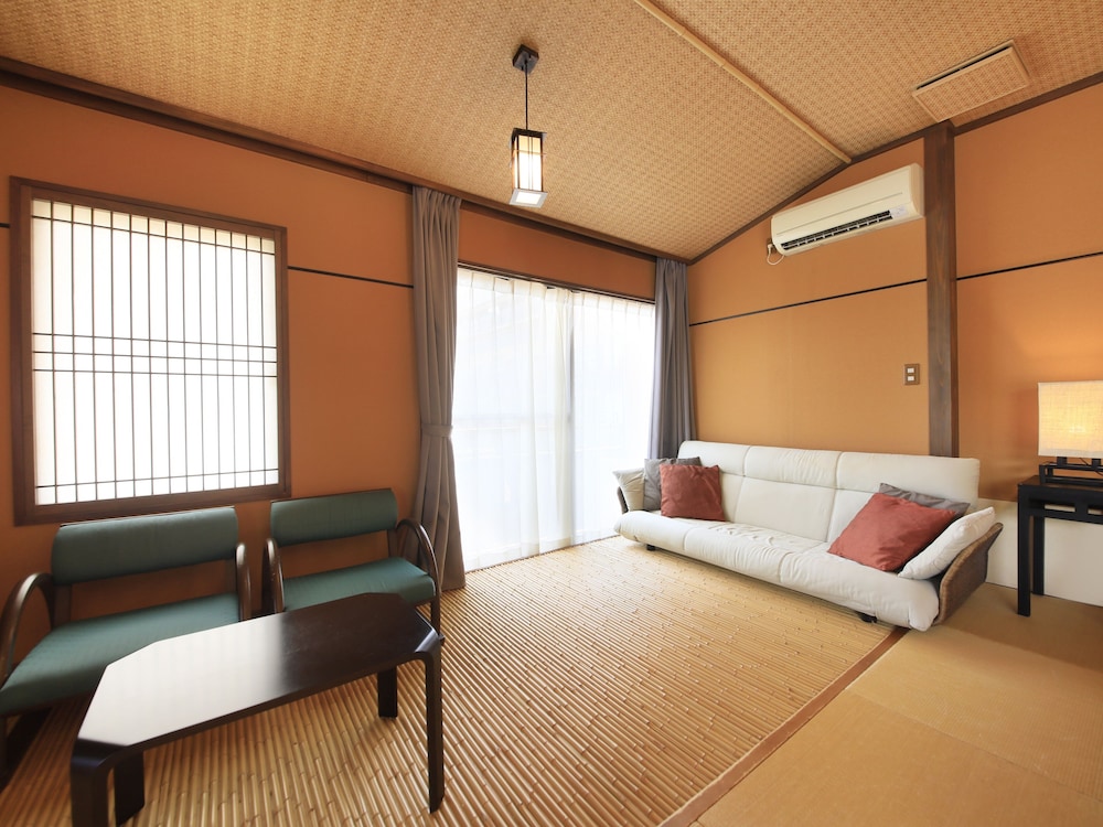 和室 ローベッド & 専用バスルーム付 客室1 | 彩花亭時代屋
