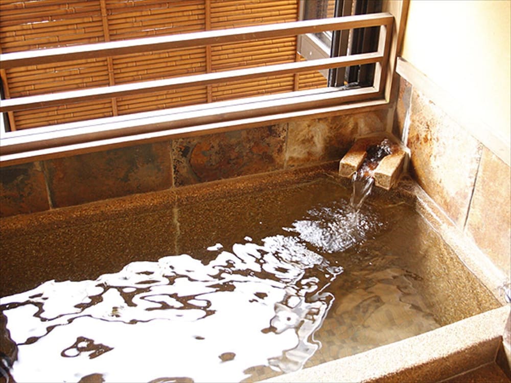 和室 半露天風呂&トイレ付 バスルーム0 | 彩花亭時代屋