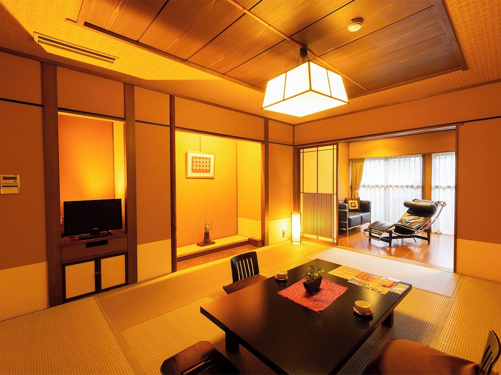 和室 半露天風呂トイレ付紺碧彩 客室1 | 彩花亭時代屋