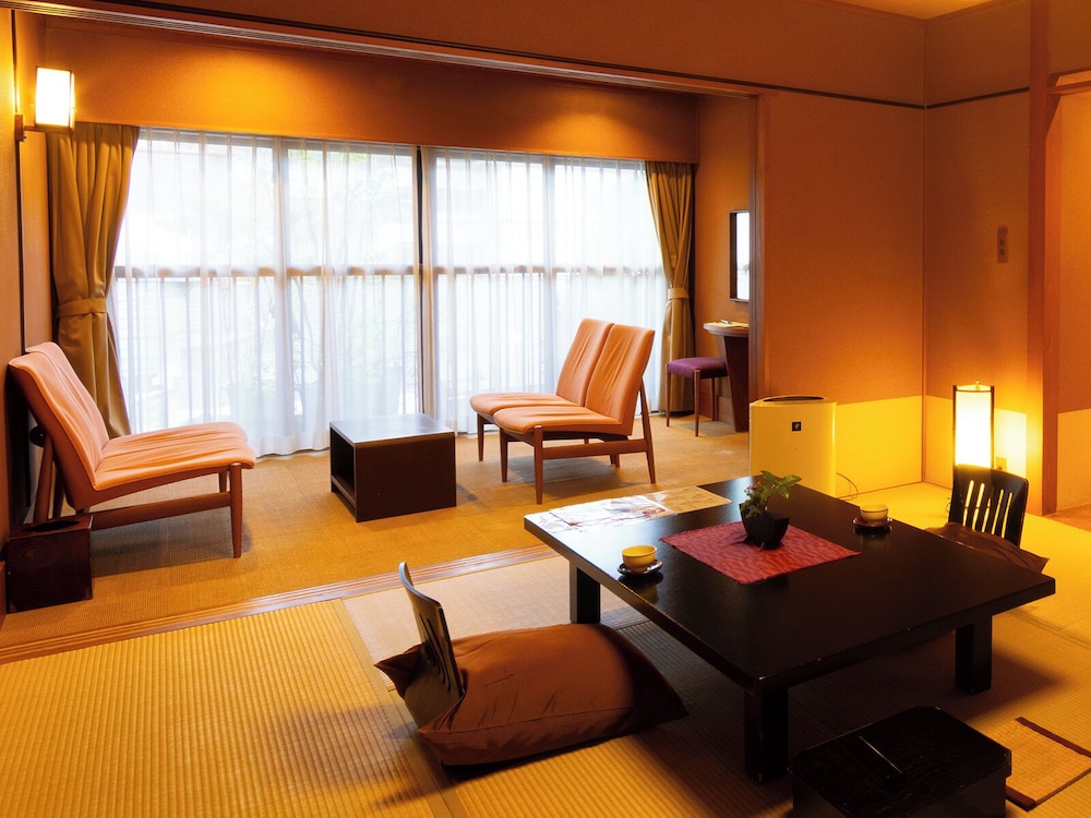 和室 半露天風呂トイレ付浅黄彩 客室2 | 彩花亭時代屋