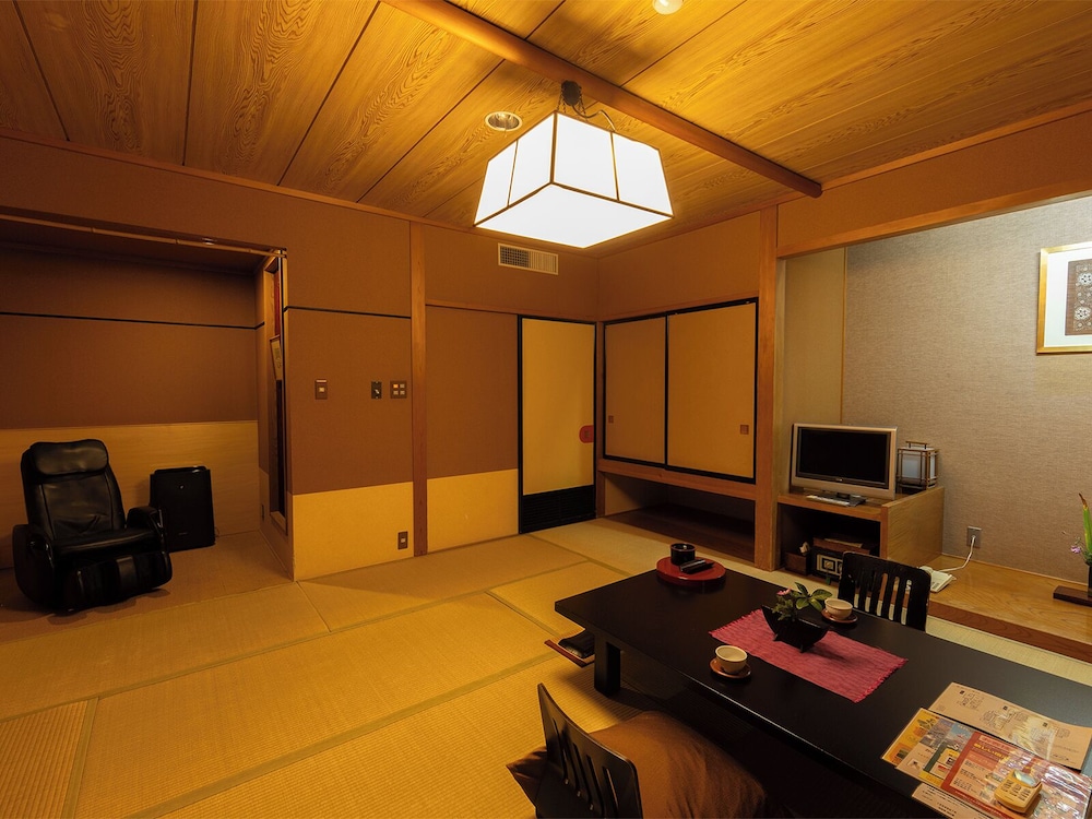 和室 露天風呂&マッサージチェア付 客室1 | 彩花亭時代屋