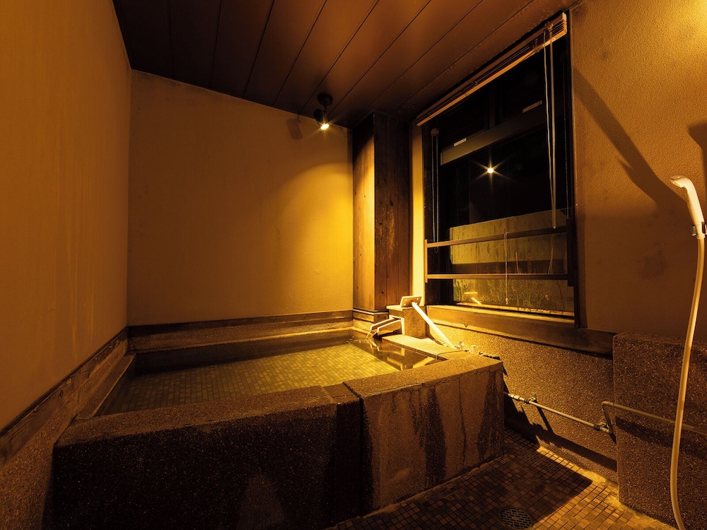 和室 ローベッド & 専用バスルーム付 バスルーム0 | 彩花亭時代屋