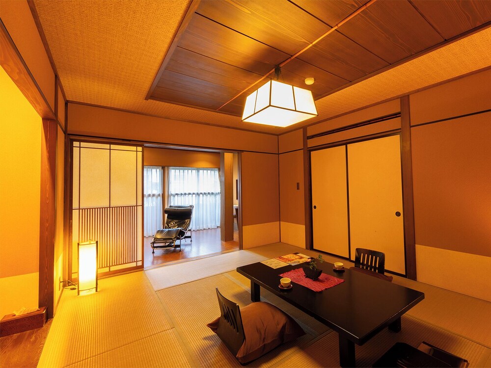 和室 半露天風呂トイレ付紺碧彩 | 彩花亭時代屋