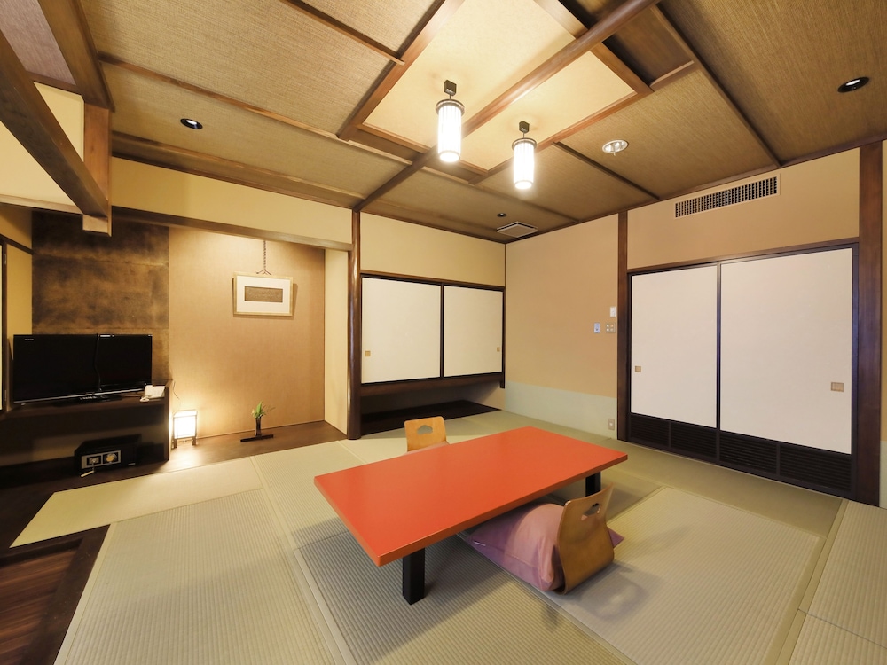 和室12.5畳 専用バスルーム & トイレ付 客室1 | 彩花亭時代屋