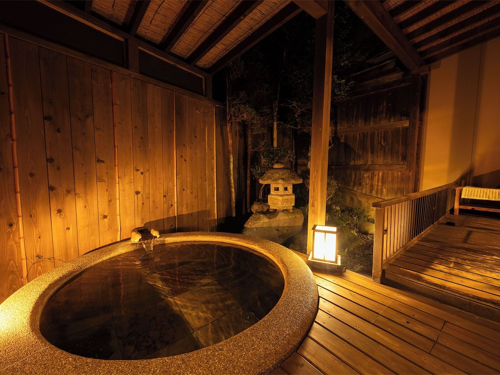 和室 ローベッド & 露天風呂付 | 彩花亭時代屋