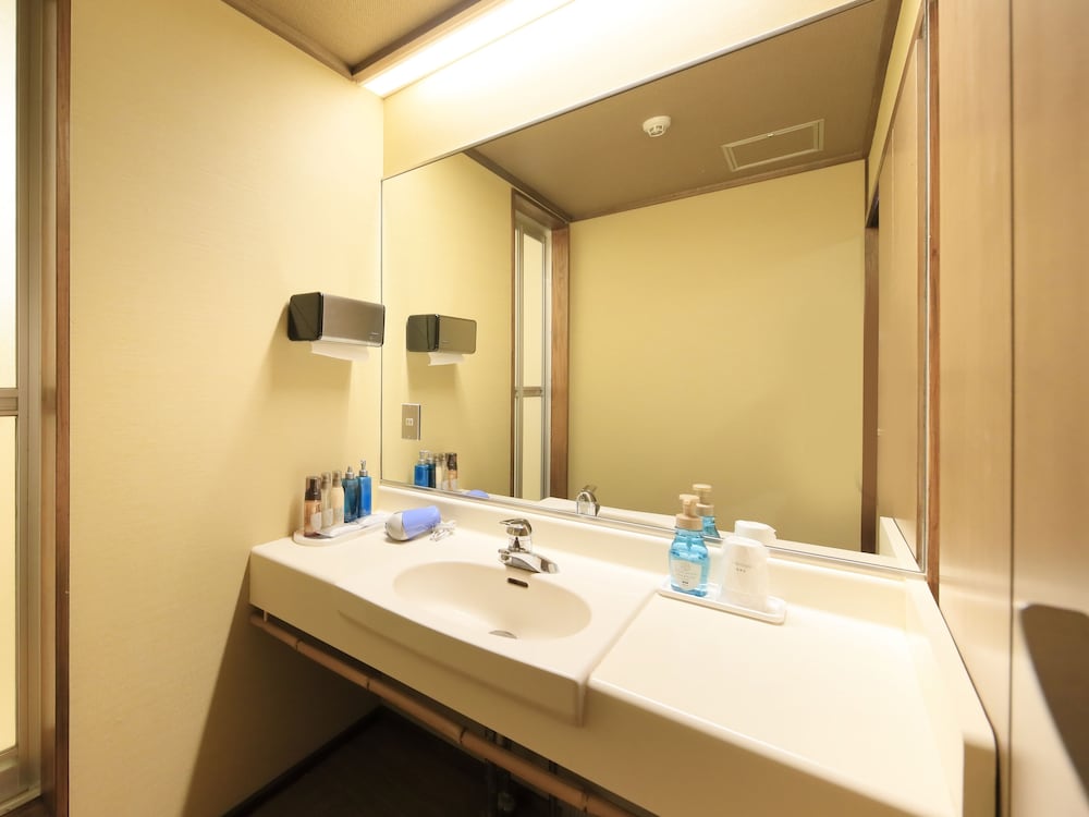 和室12.5畳 専用バスルーム & トイレ付 客室2 | 彩花亭時代屋