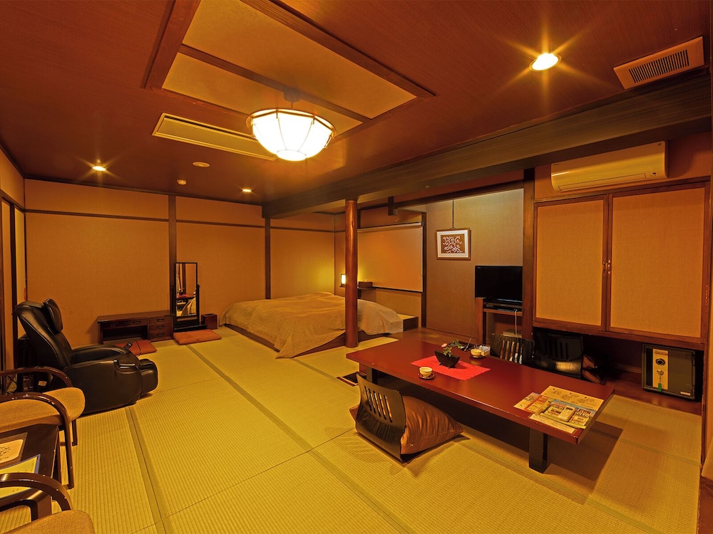 和室 ローベッド & 露天風呂付 客室1 | 彩花亭時代屋