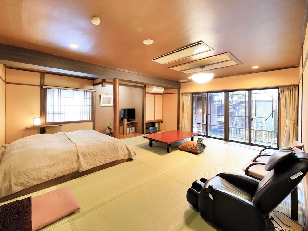 和室 ローベッド & 露天風呂付 客室1 | 彩花亭時代屋