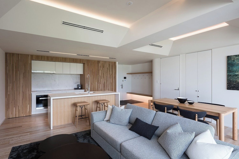 2 Bedroom Suite リビング エリア2 | スカイニセコ