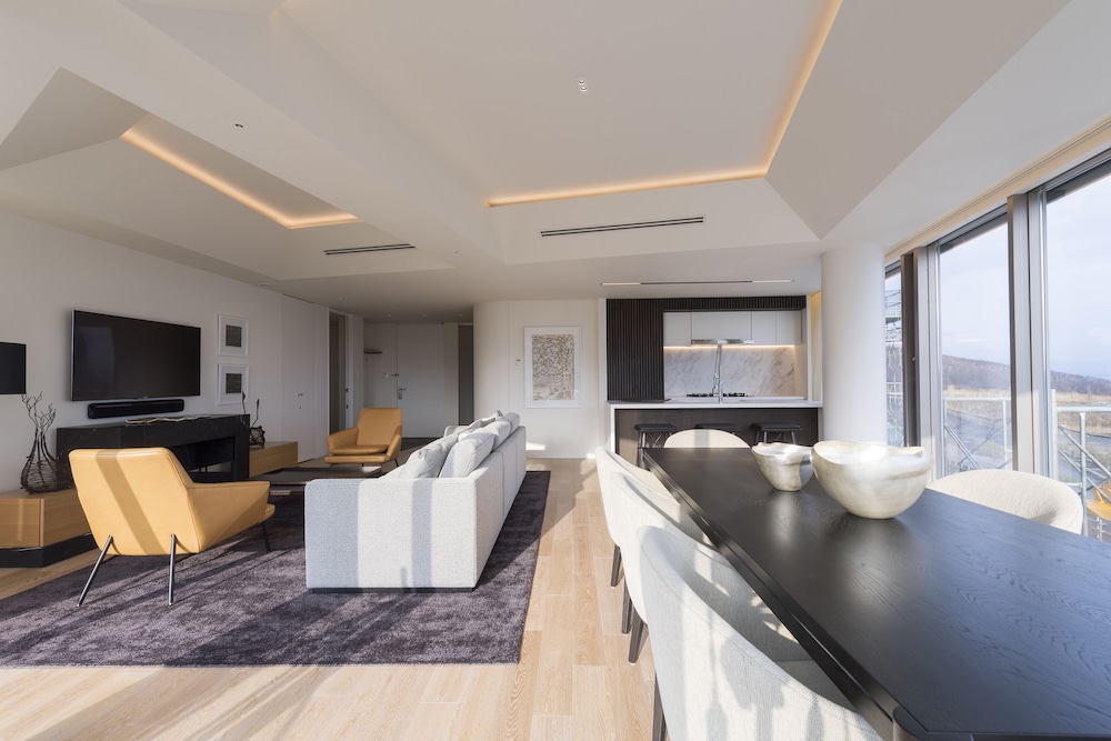 4 Bedroom Suite リビング エリア3 | スカイニセコ