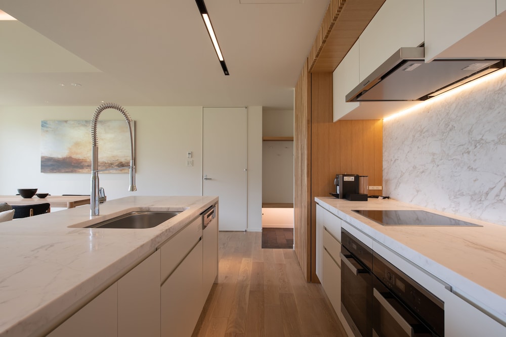 2 Bedroom Suite 専用キッチン1 | スカイニセコ