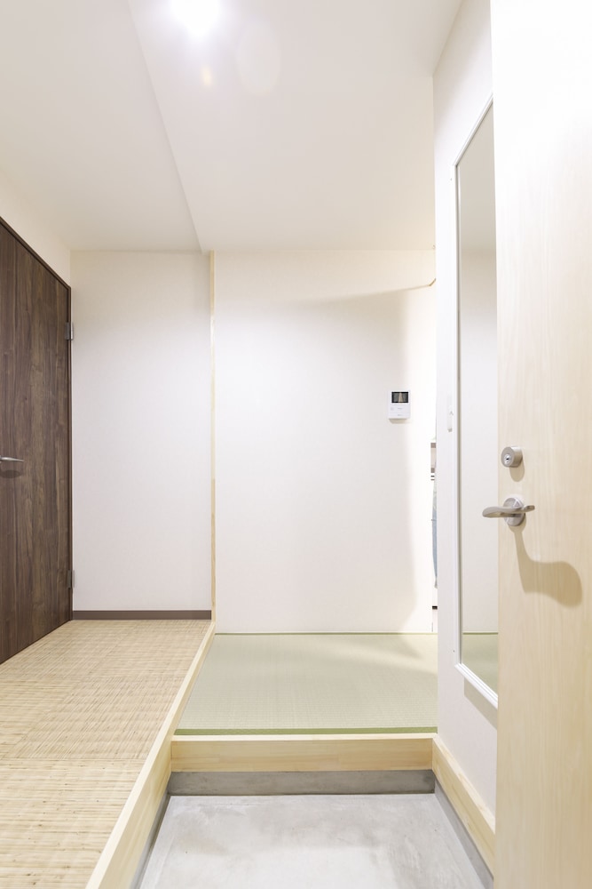 内部エントランス1 | ホステル松の木