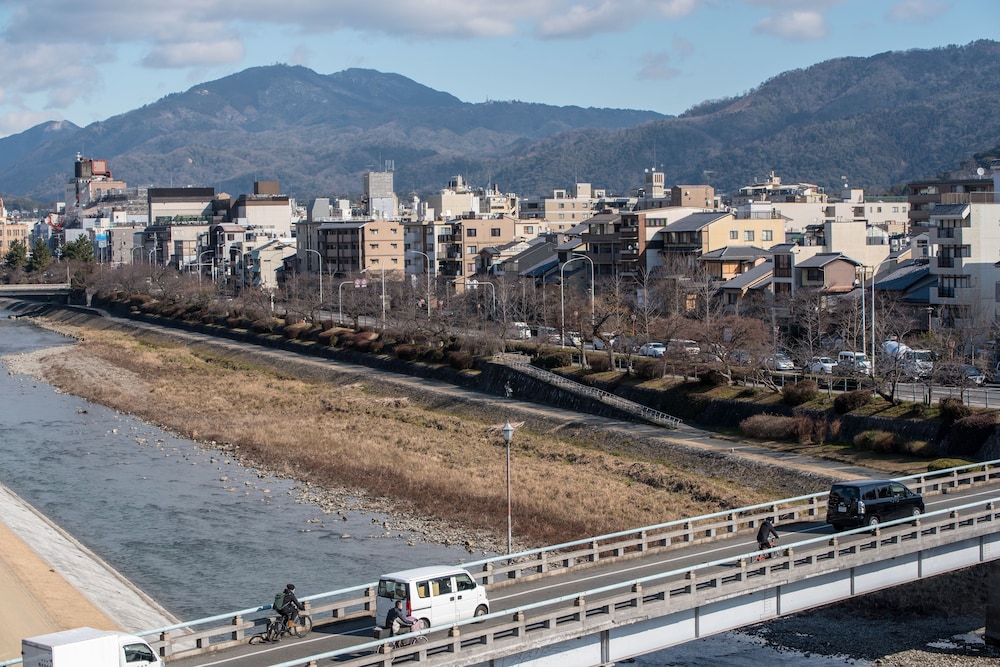 デラックス ルーム バルコニー マウンテンビュー 部屋からの景観0 | 京都 リバービューハウス 京楽