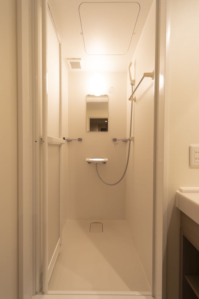 セミダブルルーム 禁煙 バスルームのシャワー0 | ドーミーイン後楽園
