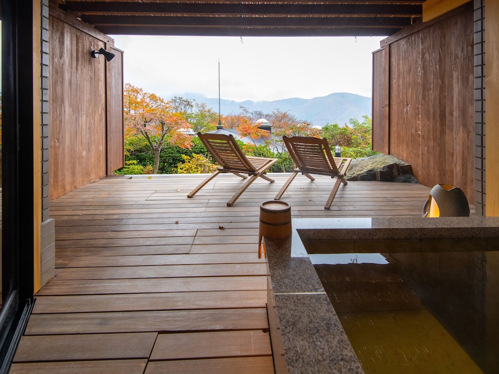 露天風呂付和室2ベッド (10畳) +テラス 客室6 | 強羅花扇