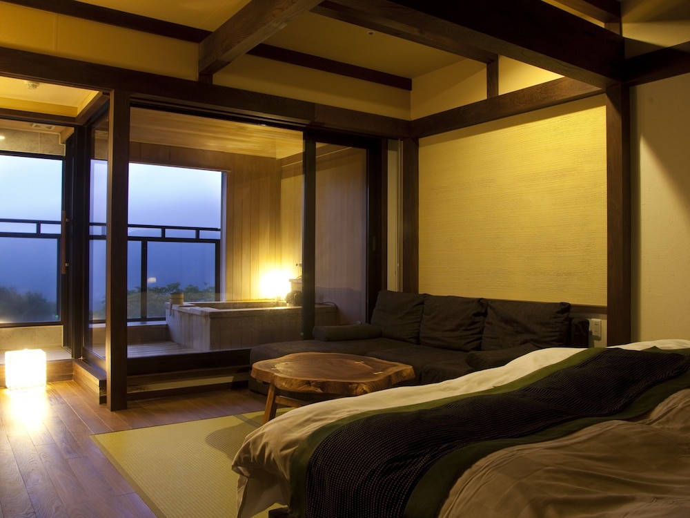 露天風呂付和室 2ベッド(10畳)（大人専用客室） 客室4 | 強羅花扇