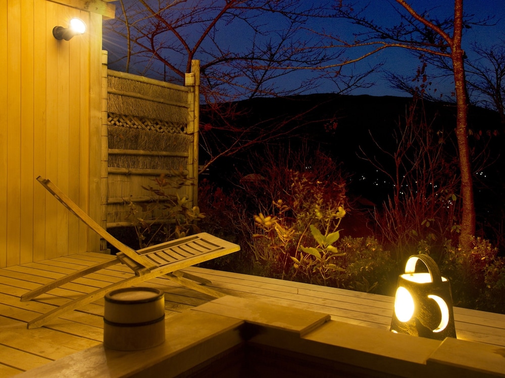 露天風呂付和室2ベッド (10畳) +テラス 部屋からの景観4 | 強羅花扇