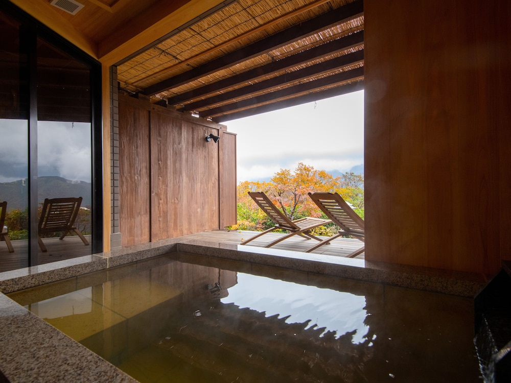 露天風呂付和室2ベッド (10畳) +テラス 客室4 | 強羅花扇