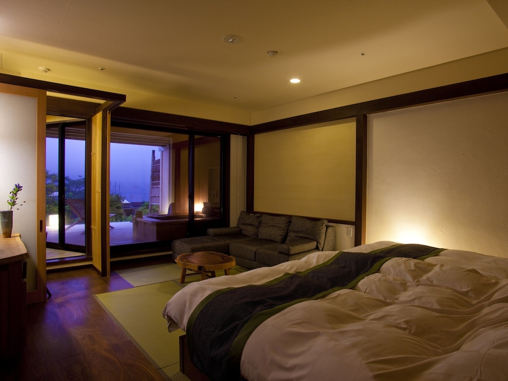 露天風呂付和室2ベッド (10畳) +テラス 客室1 | 強羅花扇