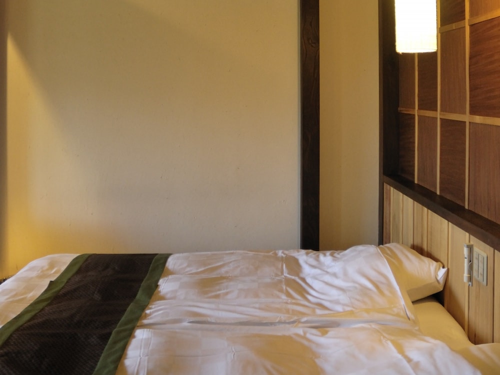 露天風呂付和室 2ベッド(10畳)（大人専用客室） 客室3 | 強羅花扇