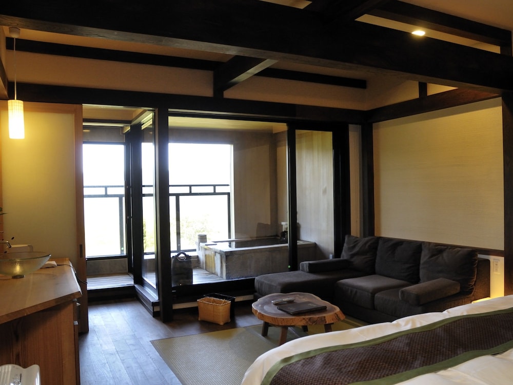 露天風呂付和室 2ベッド(10畳)（大人専用客室） 客室1 | 強羅花扇