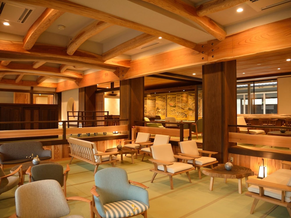 ロビーラウンジ1 | 強羅花扇 円かの杜