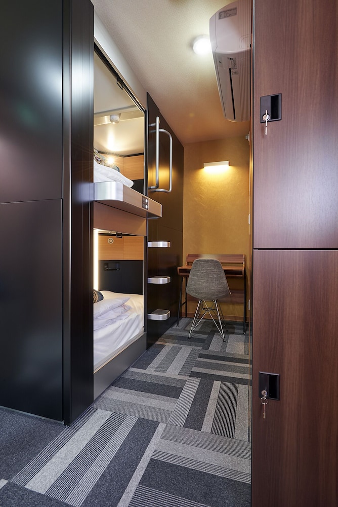 VIP 2カプセルルーム 共用バスルーム 禁煙 401室 | グローバル ホテル 東京