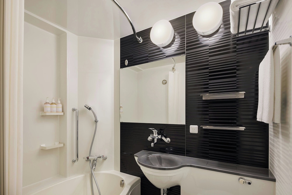 ルーム ダブルベッド 1 台 バスルーム0 | Four Points Flex By Sheraton 横浜駅西