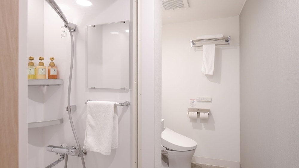 シャワーブース ダブル禁煙 バスルーム1 | ベッセルイン栄駅前