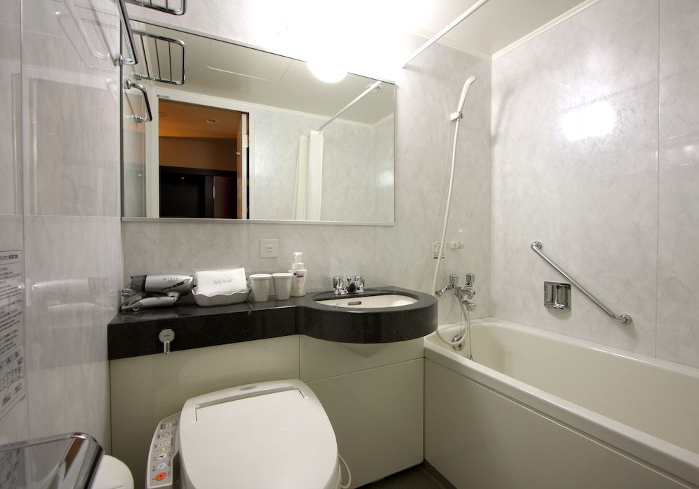 ダブルルーム 喫煙可 別館 バスルーム0 | 国際ホテル宇部