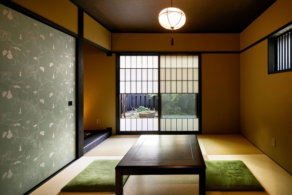 EAST デラックススイート リビングルーム1 | 映月