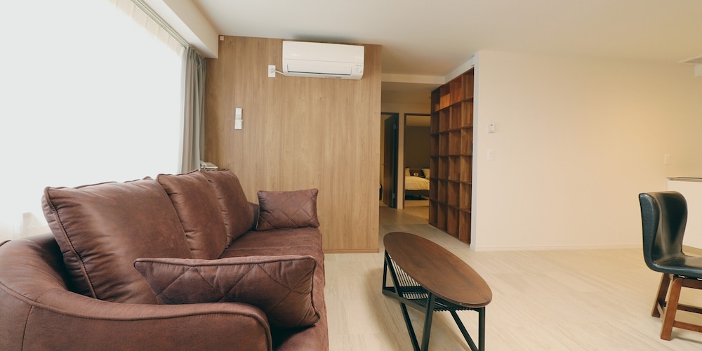 ジュニア スイート リビング エリア1 | 志賀高原 ホテル一望閣