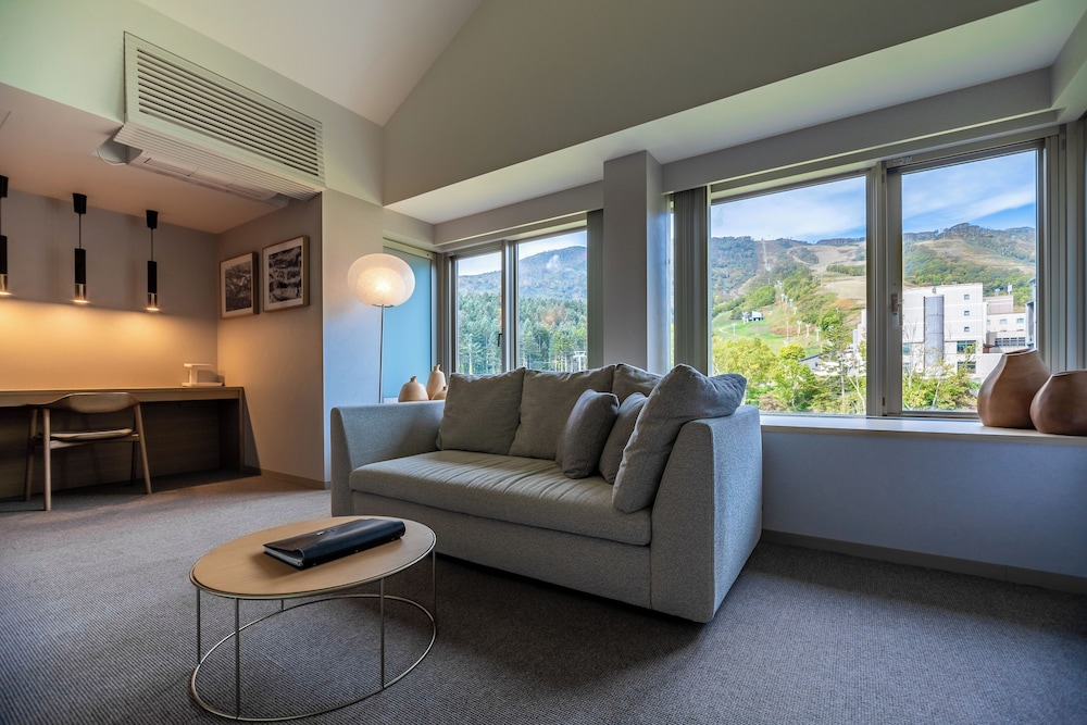 ペントハウススタジオ リビング エリア0 | ザ・メイプルズニセコ