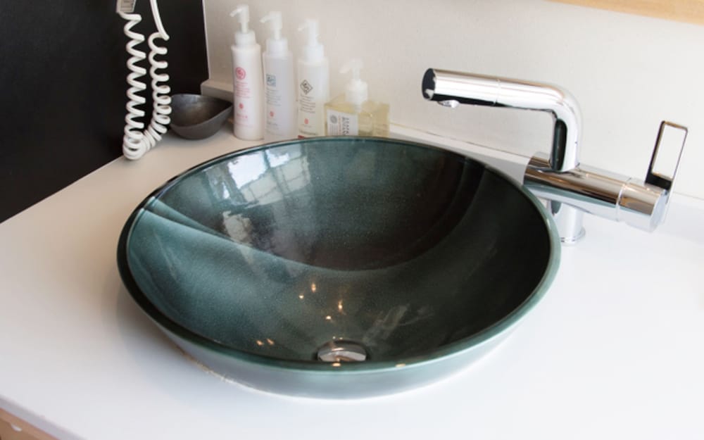 竹庵(たけあん) 温泉引き湯付き 禁煙 37 ㎡【3F】 バスルームのシンク0 | CHAHARU離れ 道後夢蔵