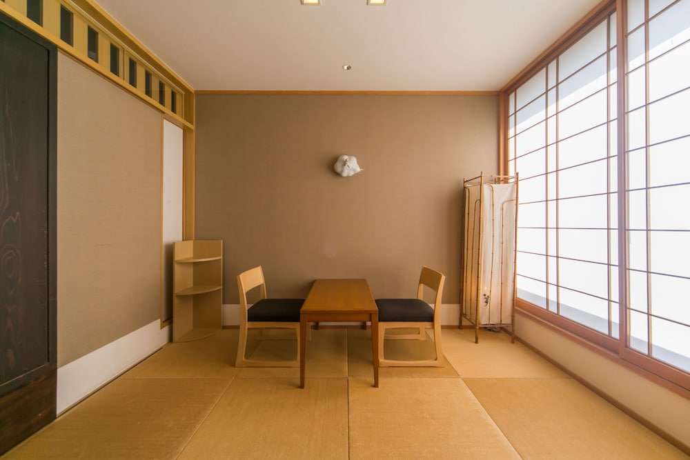 風庵(かぜあん) 温泉引き湯付き 禁煙 37 ㎡【4F】 客室1 | CHAHARU離れ 道後夢蔵