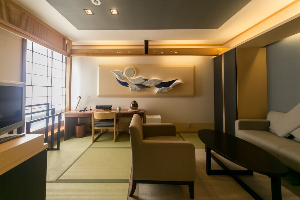 月庵(つきあん) 温泉引き湯付き 禁煙 37 ㎡【4F】 客室1 | CHAHARU離れ 道後夢蔵