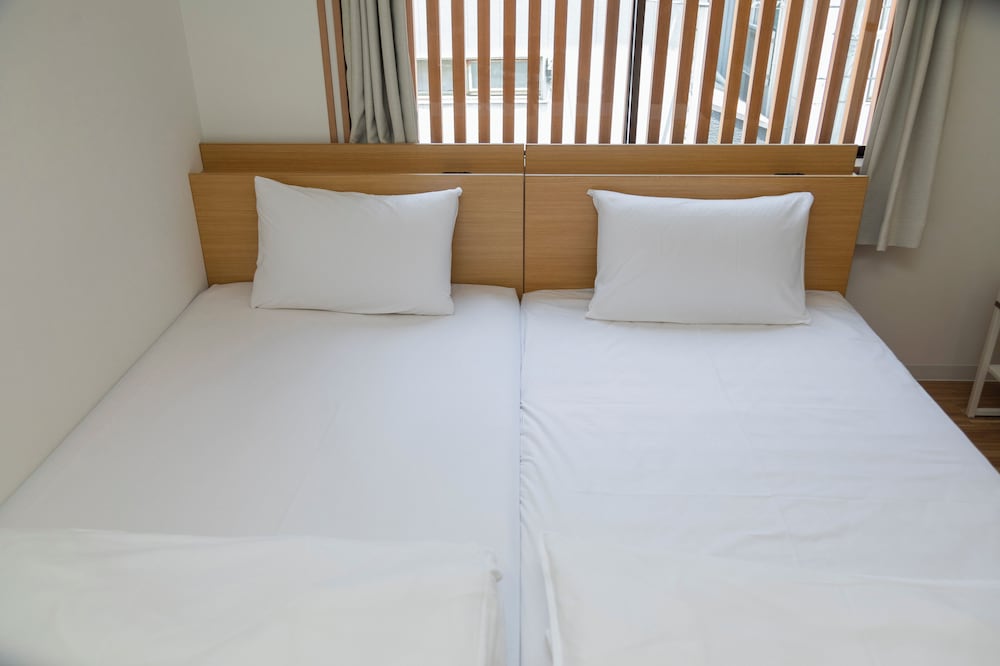 デラックスツインルーム (8号室) 客室1 | コインズホステル天神