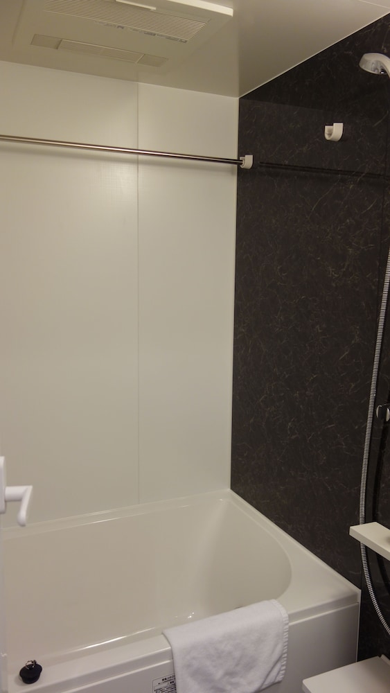 トリプルルーム 禁煙 深めの浴槽1 | ベイホテル 浦安駅前