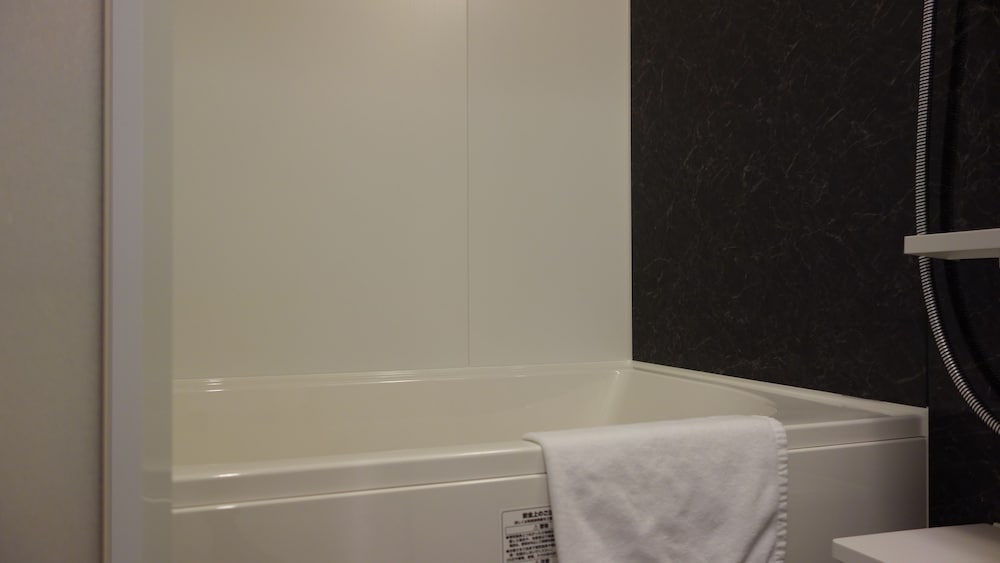 トリプルルーム 禁煙 深めの浴槽2 | ベイホテル 浦安駅前