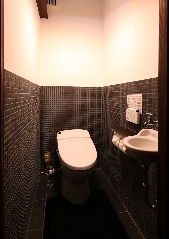 京町家一棟貸 バスルーム1 | 奏 伏見稲荷