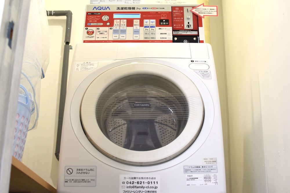 エコノミー 4 人部屋 共用バスルーム ランドリー0 | 登別ゲストハウス赤と青