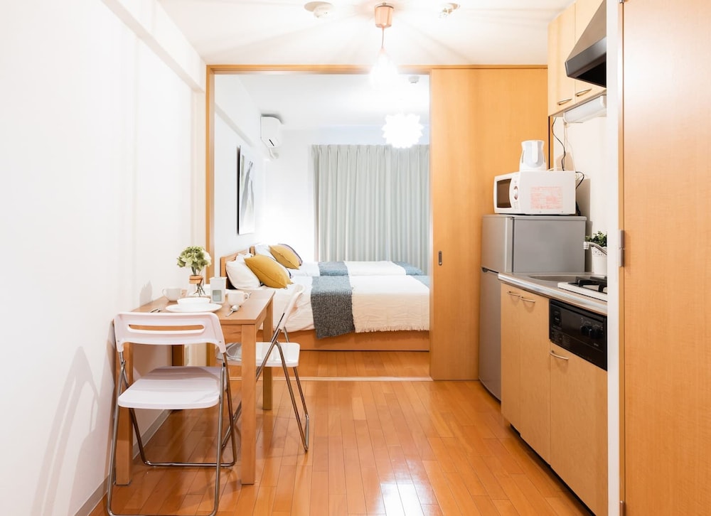 スタジオ 客室内のダイニングエリア0 | ゲストハウス MIYABI