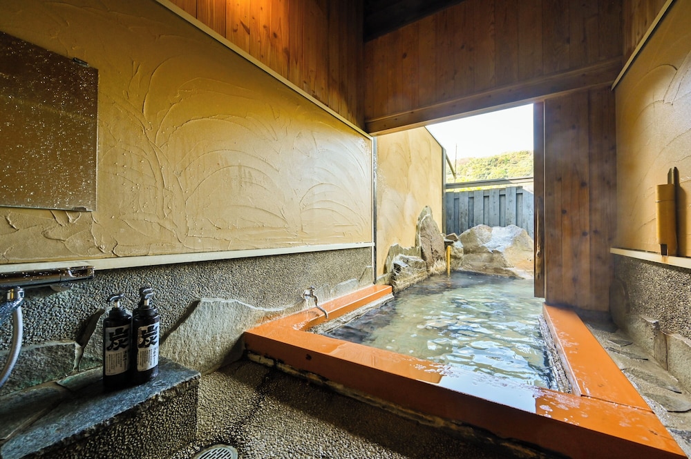 和洋室 露天風呂付離れ (無料WiFi完備) 禁煙 バスルーム1 | 別府旅宿 最乃幸