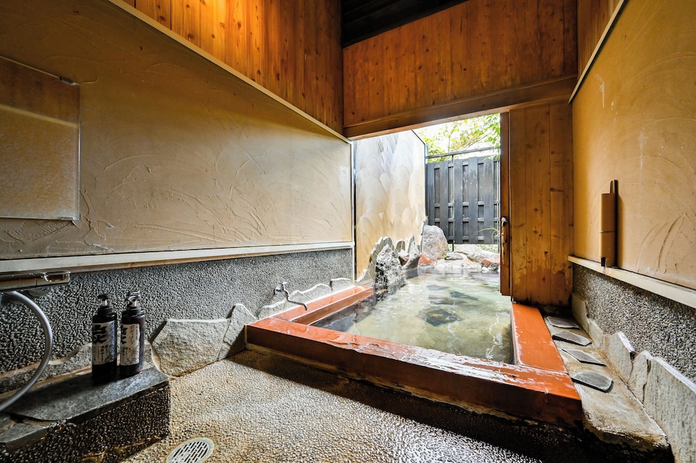 和室 露天風呂付離れ (無料WiFi完備) 禁煙 バスルーム1 | 別府旅宿 最乃幸